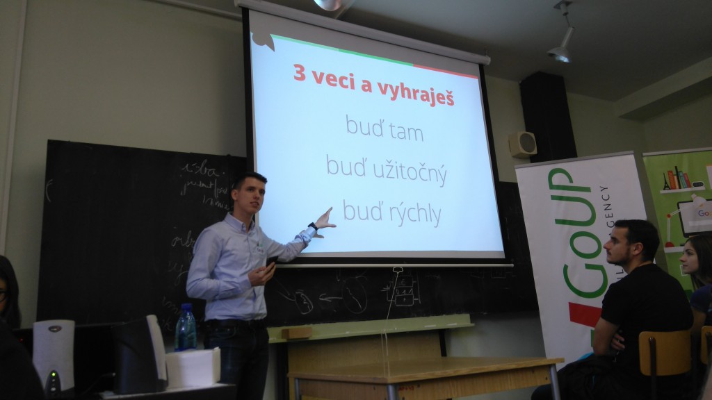 Jakub Gombár počas prezentácie vrámci Týždňa vedy a techniky