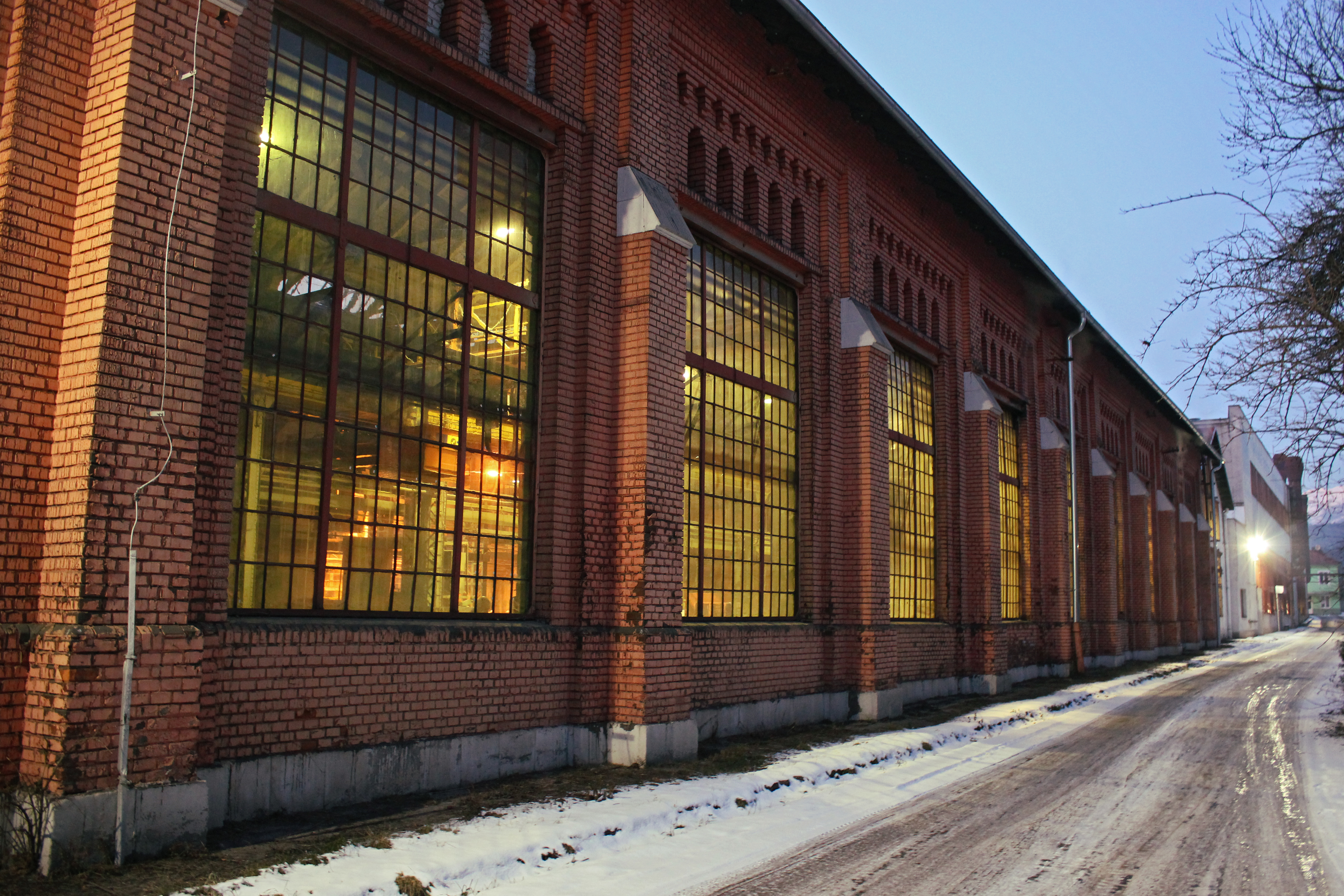 Bývalá budova zvarovne rúr v Piesku.