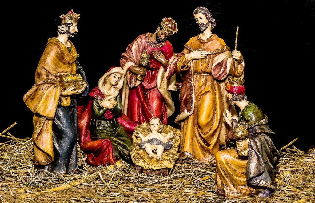 christmas-crib-figures-1905869_1920