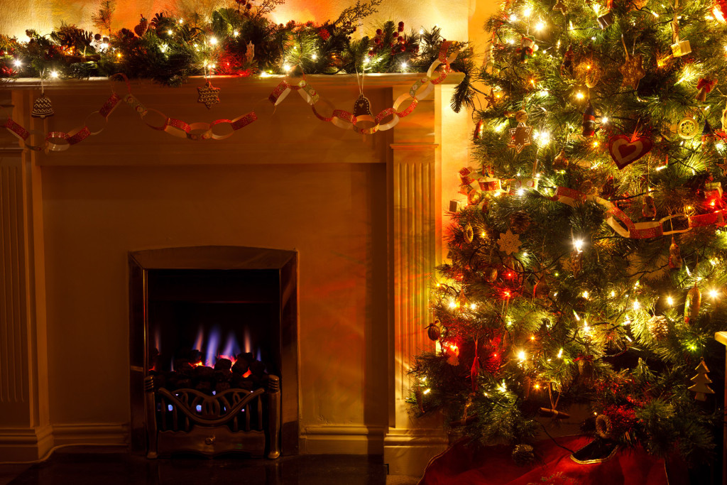 christmas-tree-with-fireplace