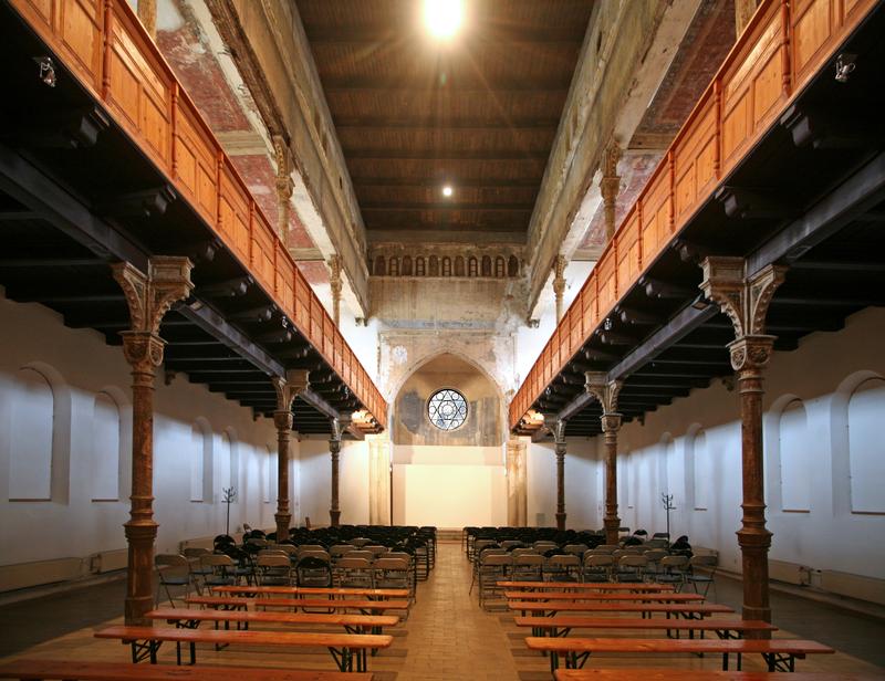Priestory neologickej synagógy v Trnave sa v súčasnosti využívajú ako Centrum súčasného umenia