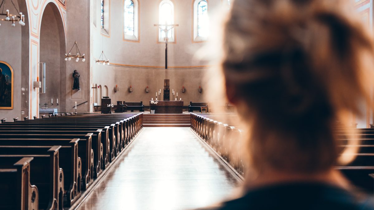 Ženy majú v cirkvi svoje miesto. Nie je ním len lavica v kostole