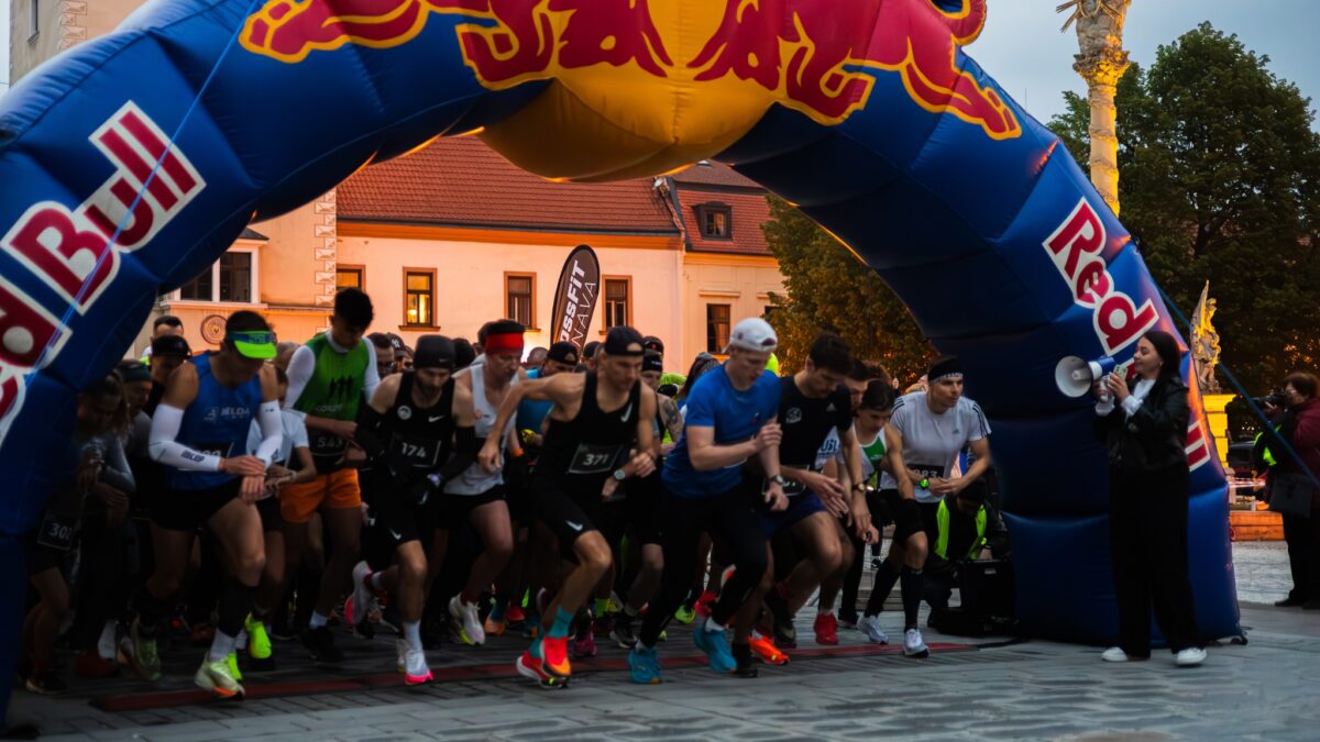 Ako sa pripraviť na UCM Night Run: Kondičný tréner radí, čo si obuť aj zjesť